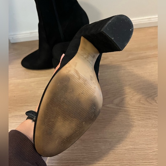 Aurella, Block heel black suede boot *LIKE NEW - Picture 4 of 4